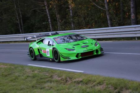 zelen ferrari steza av